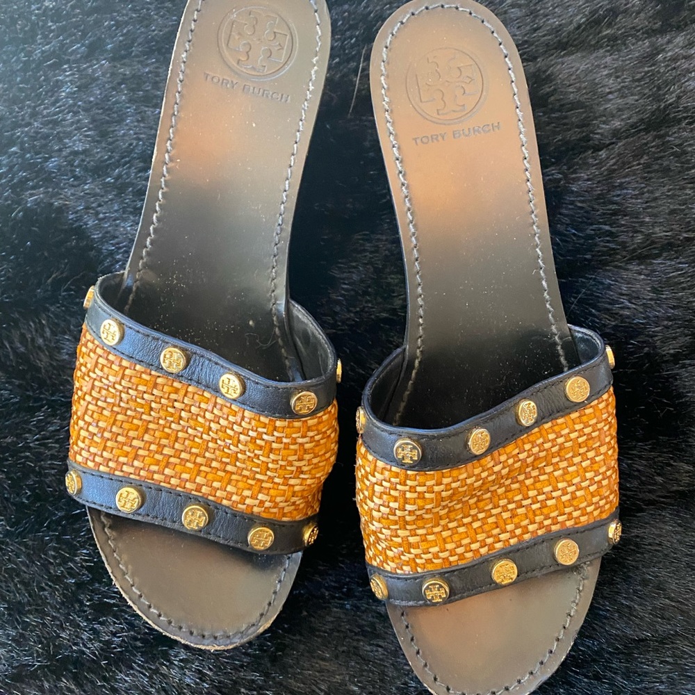 Tory Burch platform clogs, woven and banded in leather with TB logo studs sz8